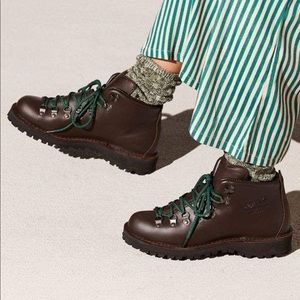 NEW! Perfect! Women's Mountain Light II